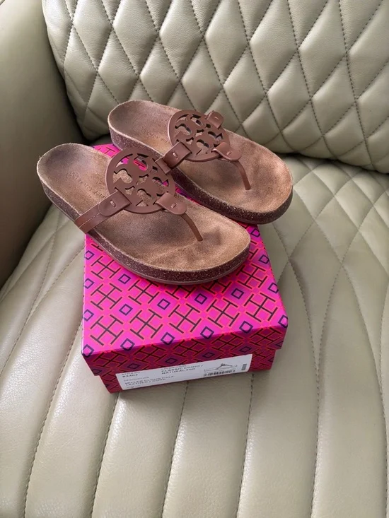 Tory Burch Brown Leather Logo Thong Sandals Size 7 - gently worn a few times. - Picture 1 of 5